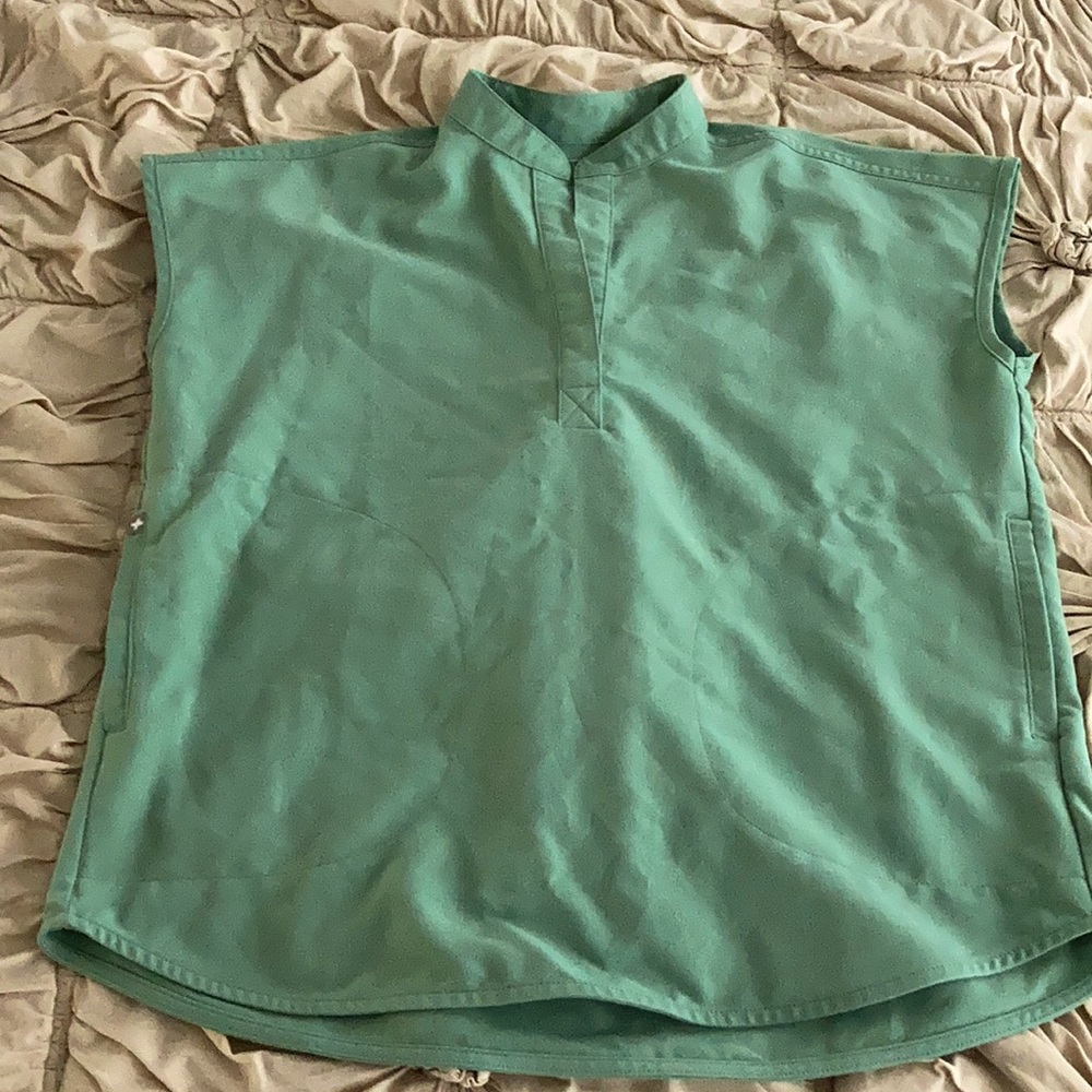 FIGS scrubs Rafaela top in Jade, XXS